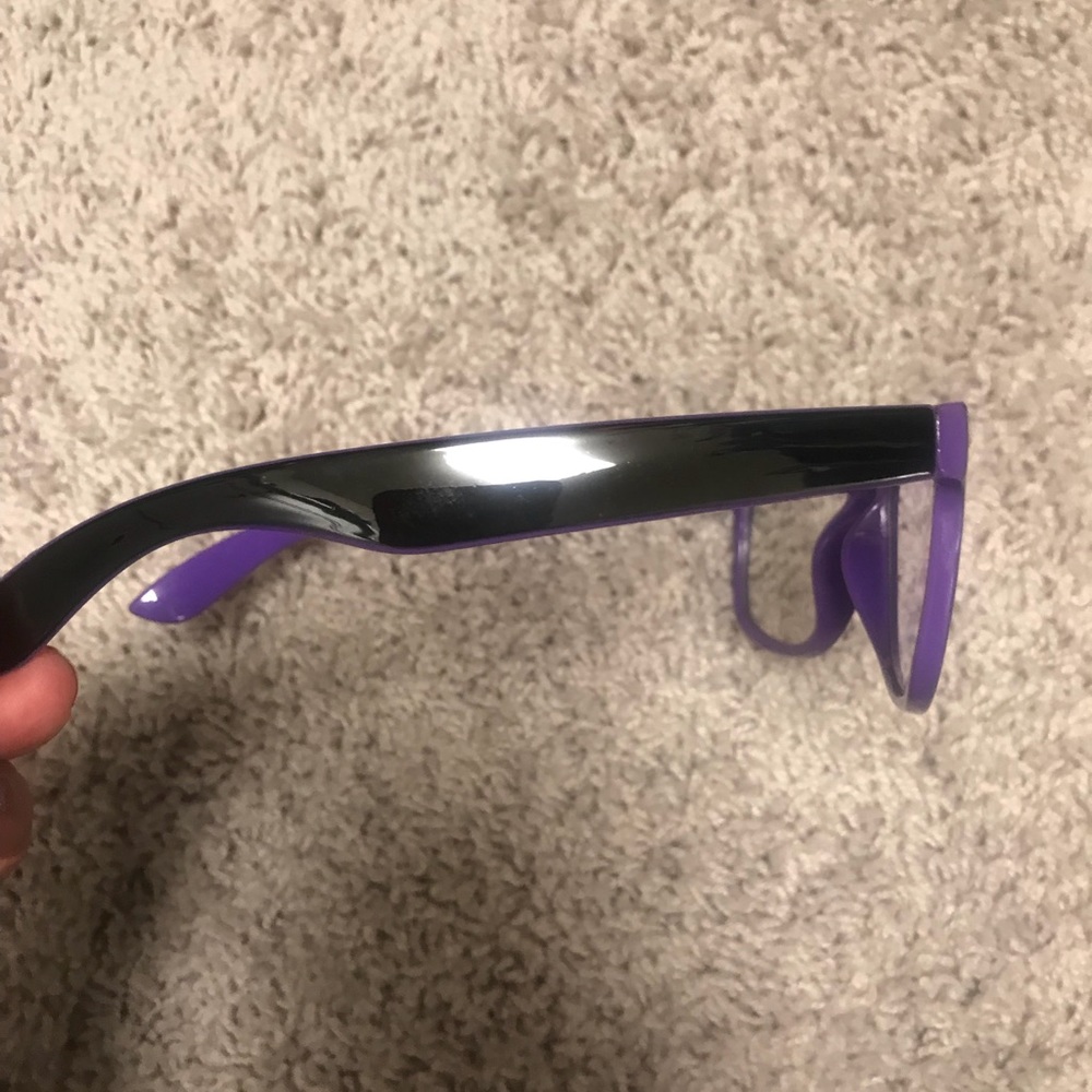 Glasses 👓 - Picture 2 of 4